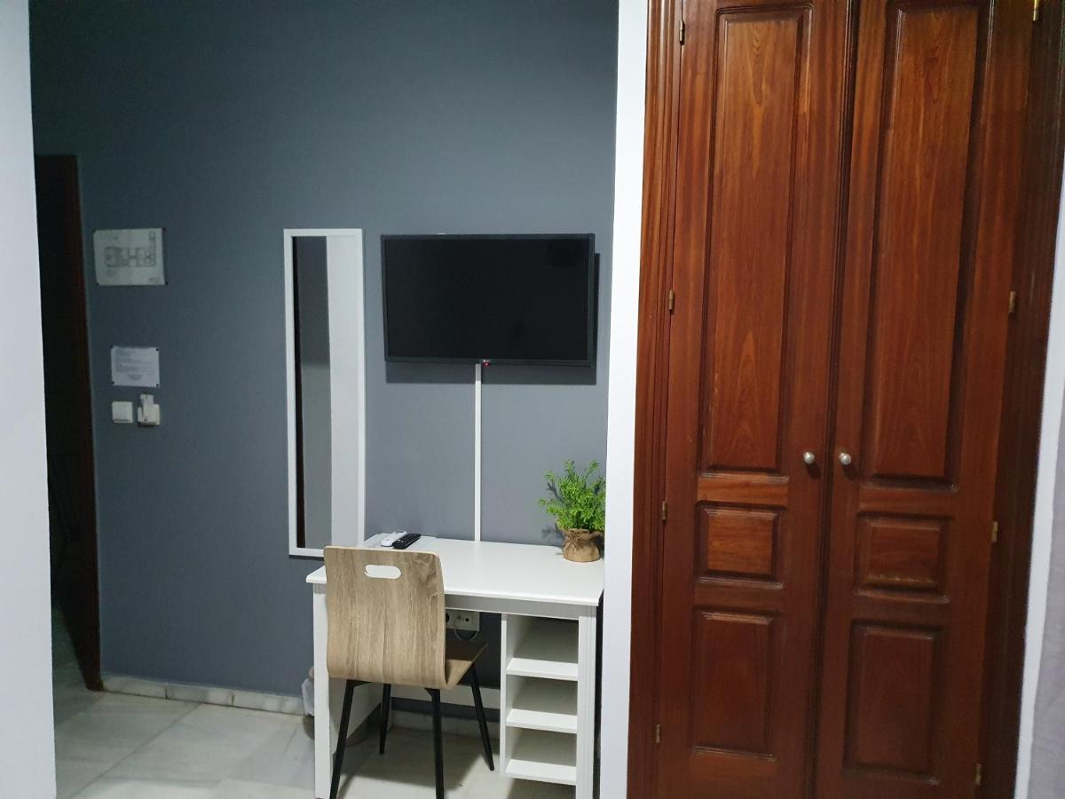 Hostal Puerta Carmona Севилья Экстерьер фото
