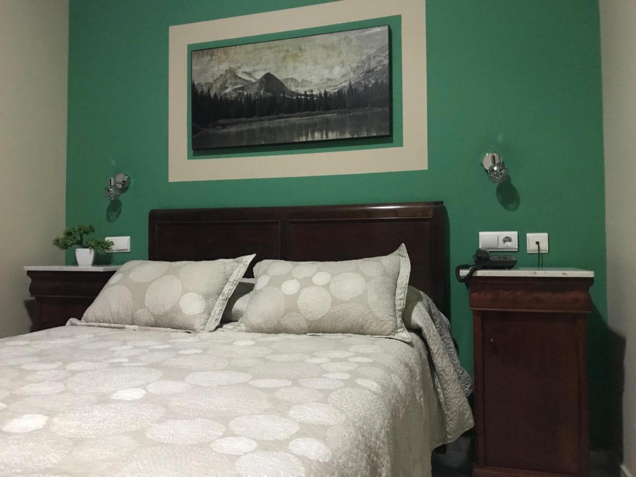 Hostal Puerta Carmona Севилья Экстерьер фото