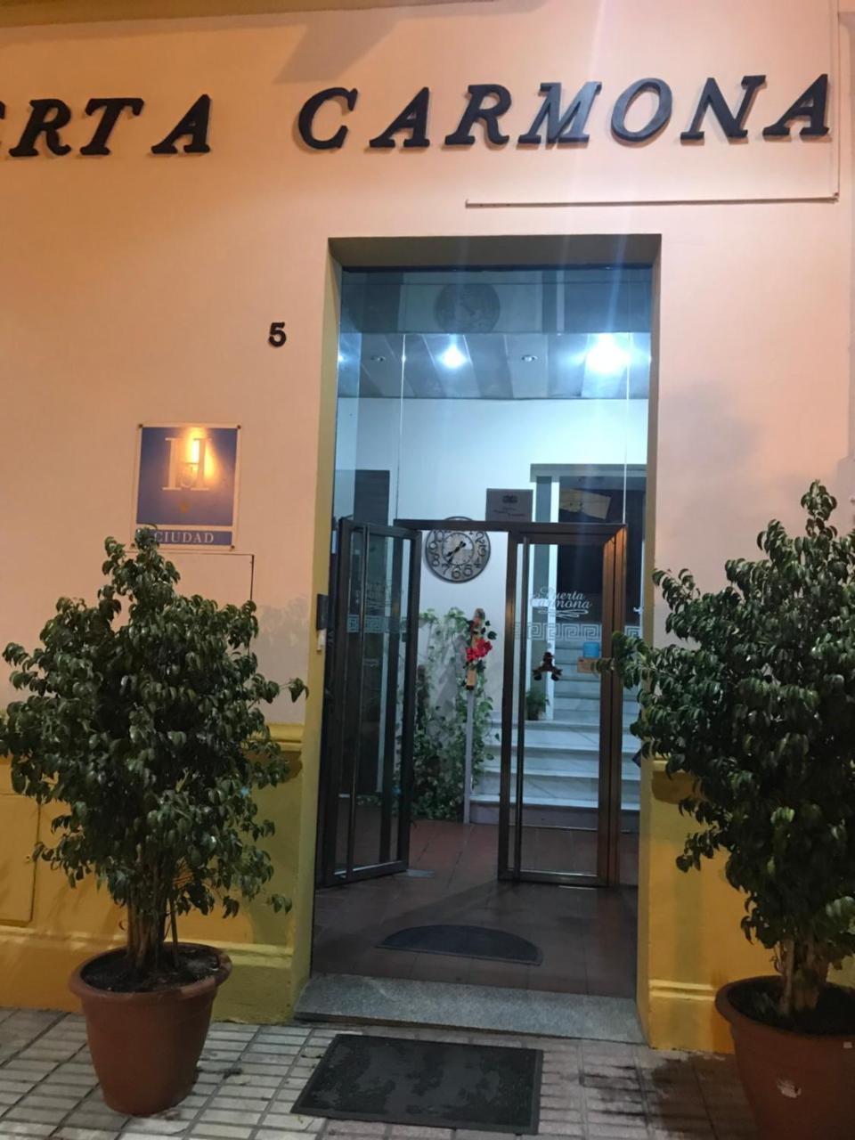 Hostal Puerta Carmona Севилья Экстерьер фото