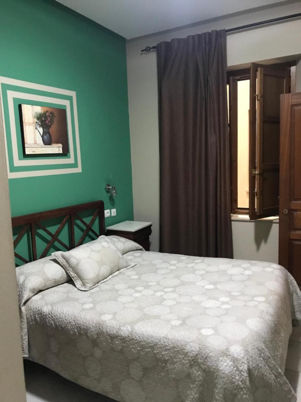 Hostal Puerta Carmona Севилья Экстерьер фото