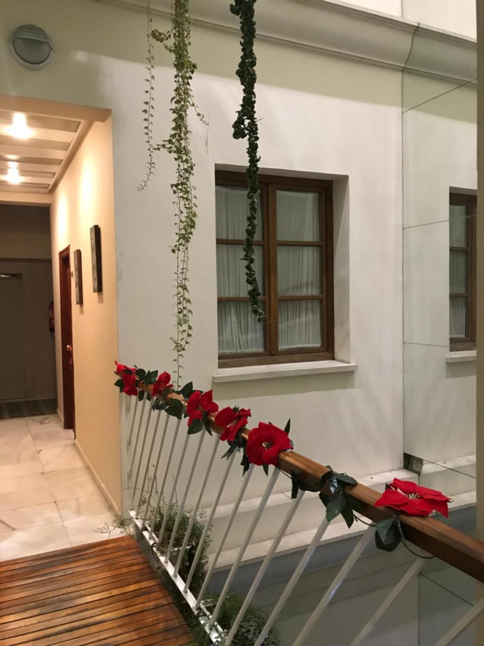 Hostal Puerta Carmona Севилья Экстерьер фото