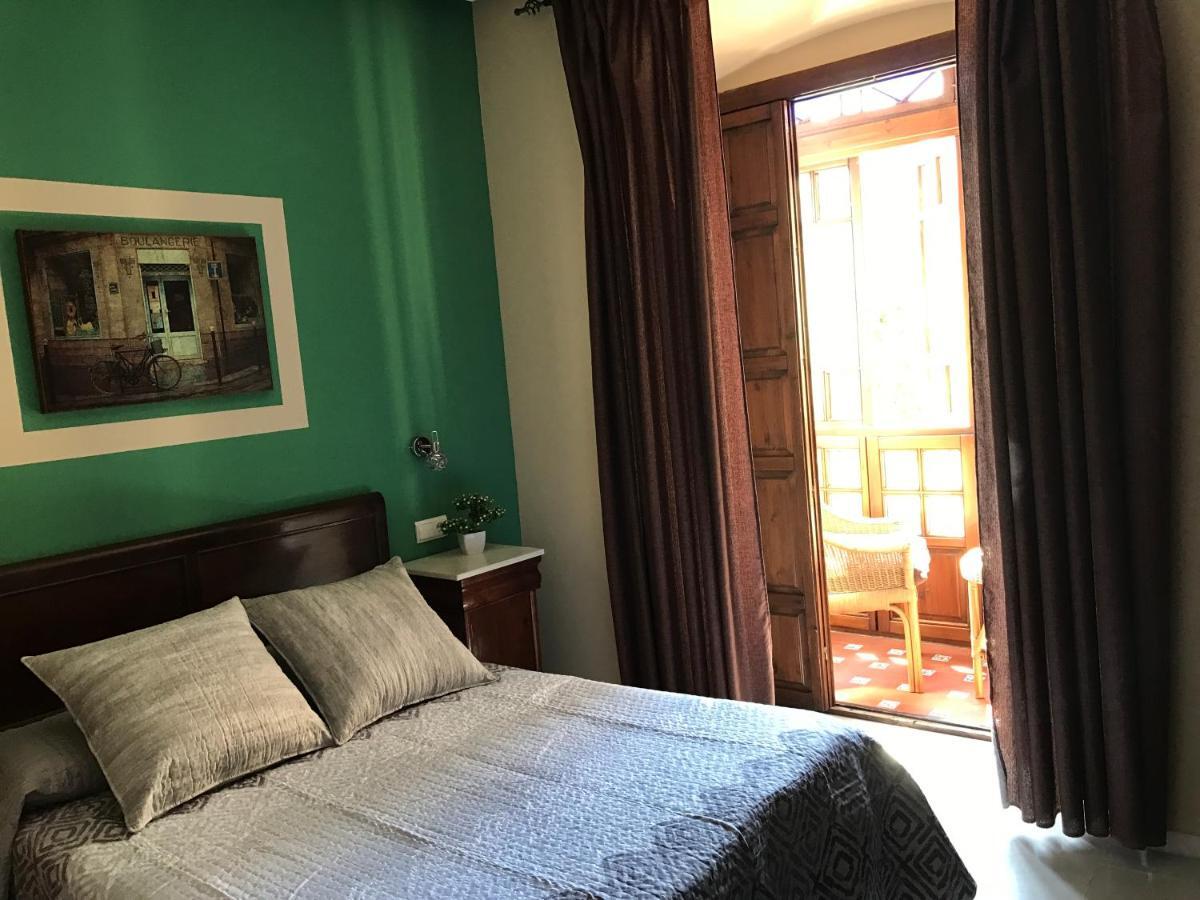 Hostal Puerta Carmona Севилья Экстерьер фото