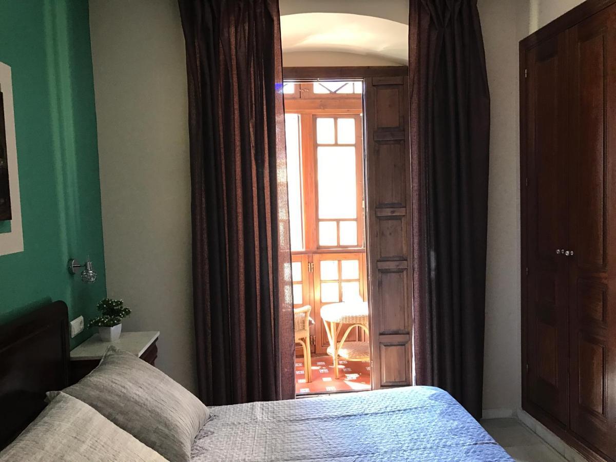 Hostal Puerta Carmona Севилья Экстерьер фото