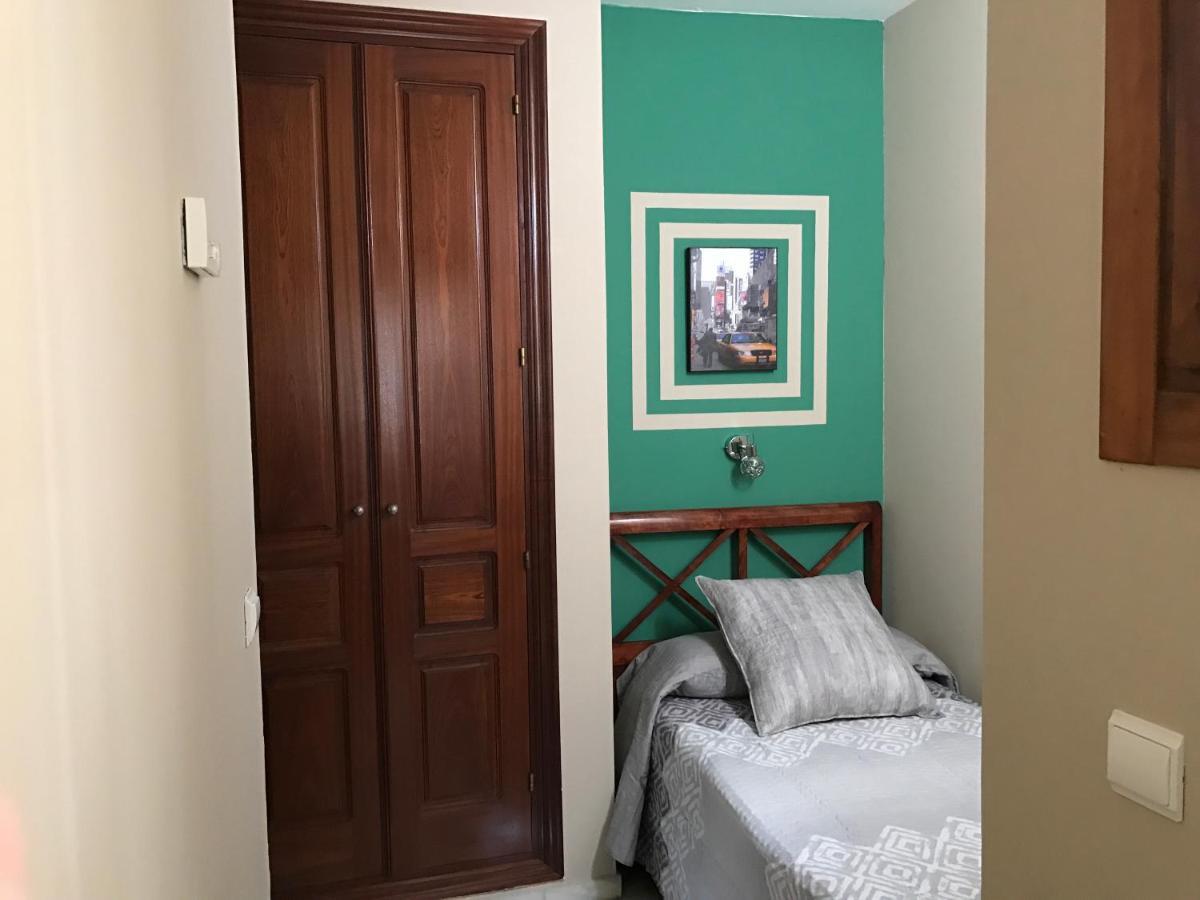 Hostal Puerta Carmona Севилья Экстерьер фото